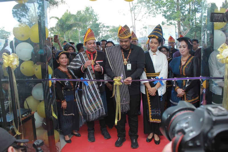 Gubernur Sumut Resmikan Gedung Perpustakaan Daerah di Puncak Pesta Oang-Oang Pakpak Bharat