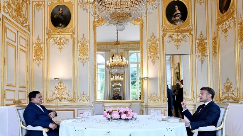 Hangat dan Penuh Makna, Presiden Prabowo Dijamu Makan Malam oleh Presiden Macron di Istana Elysee
