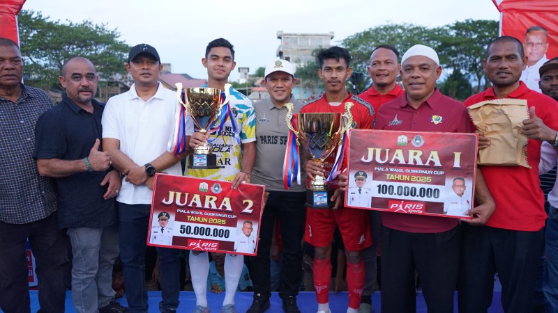 Mutiara Raya FC Juarai Turnamen Wagub Aceh Cup, Fadhlullah Serahkan Piala Pemenang