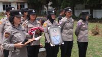 Kapolres Karo Pimpin Upacara Pemakaman Kompol (Purn) Narno