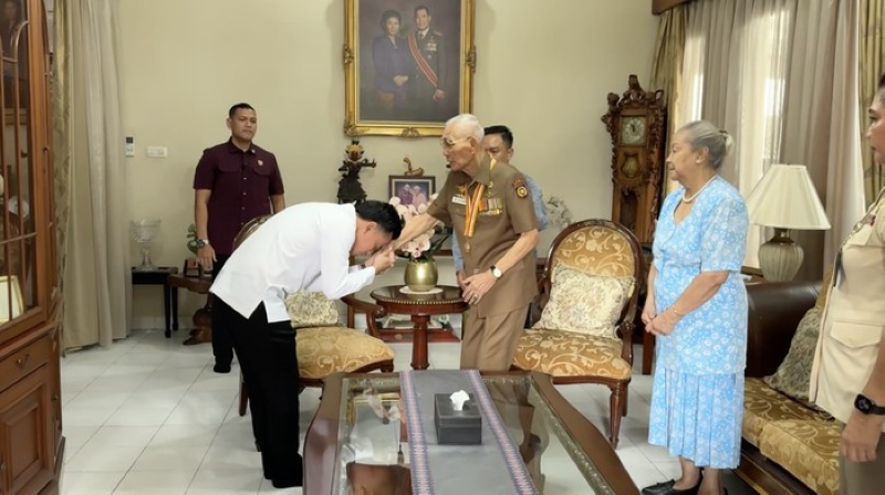 Hangat dan Penuh Hormat: Wapres Gibran Sambangi Try Sutrisno, Sampaikan Undangan HUT RI ke-80