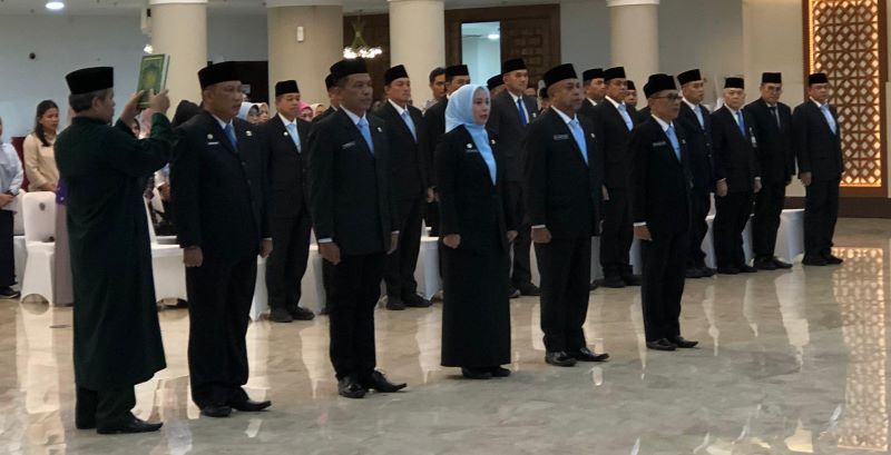 Gubsu Bobby Nasution Lantik 5 Pejabat Eselon II, Dorong Kerja Cepat dan Layanan Publik Lebih Baik