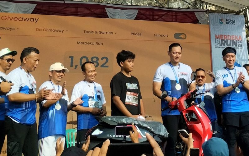 AHY dan Ibas Ramaikan Merdeka Run di Ponorogo: Lari Bersama Warga, Lintasi Sawah dan Monumen Reog
