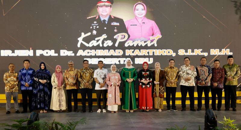 Asisten III dan Ketua TP PKK Aceh Hadiri Malam Pisah Sambut Kapolda Aceh
