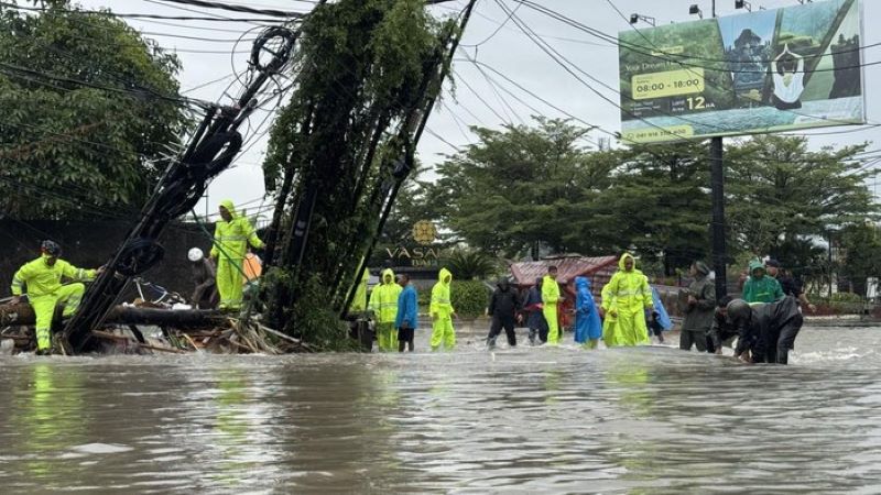 KLIKSUMUT.COM | JAKARTA -  Presiden Prabowo Subianto menyampaikan dukacita mendalam atas bencana banjir besar yang melanda sejumlah wilayah
