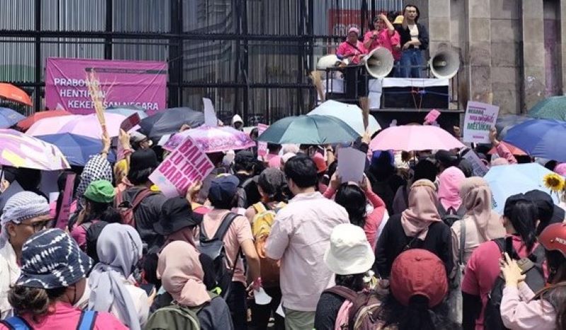 Aksi Demo Aliansi Perempuan Indonesia di DPR: Serukan Hentikan Kekerasan oleh Aparat