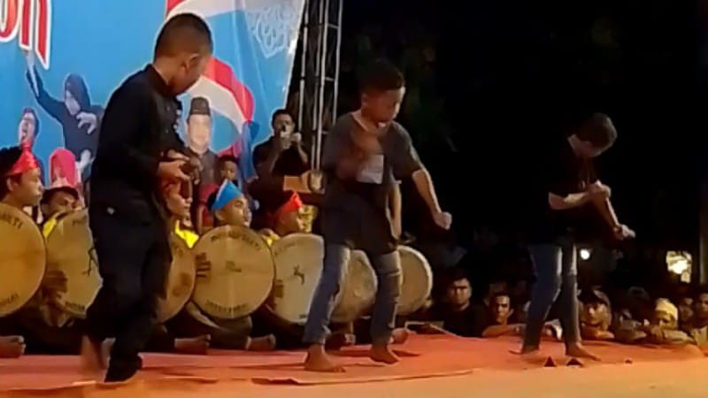 Festival Rapa’i Debus 2025: Dewasa Bahkan Bocah, Kebal Senjata Tajam