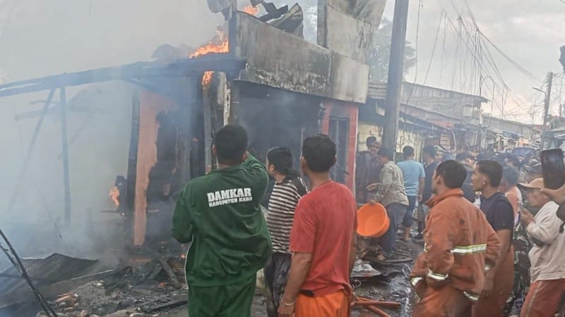 Kebakaran di Berastagi: 3 Rumah Ludes Terbakar, Satu Dirusak Cegah Api Meluas
