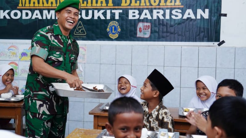 Sukseskan Program MBG: Kodam I/BB Salurkan 250 Porsi Makanan Sehat Bergizi ke 4 Panti Asuhan di Medan