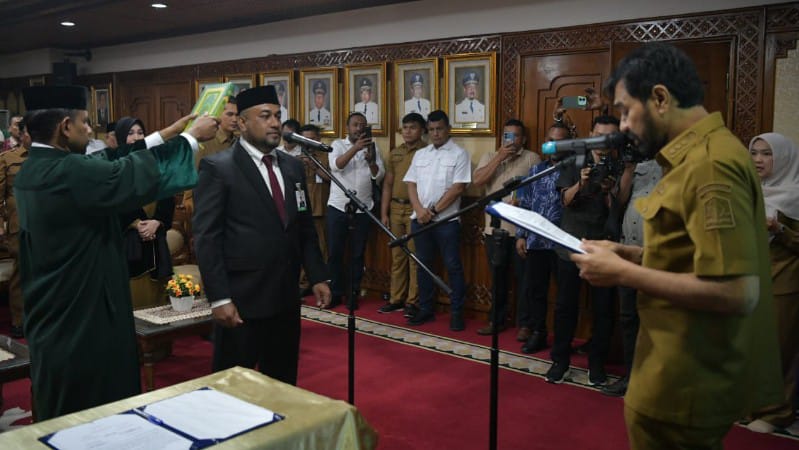 Gubernur Aceh Lantik Direktur Utama PT Bank Aceh Syariah