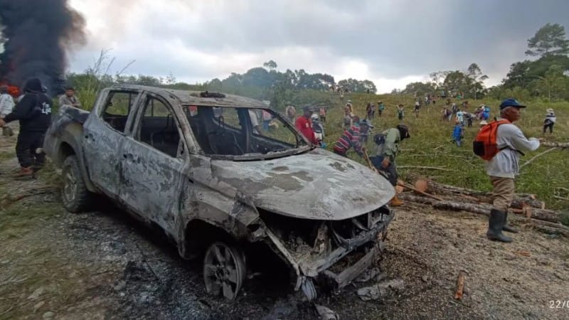 Sekelompok Massa Serang Pekerja dan Bakar 2 Mobil Operasional PT. TPL di Simalungun, Enam Orang Terluka
