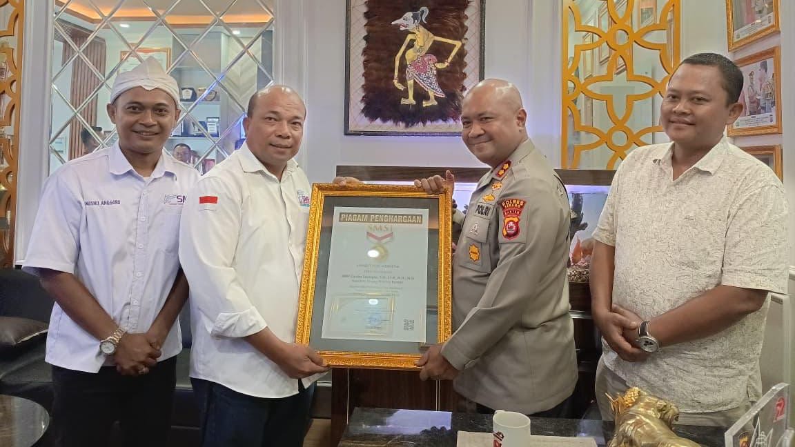 Kapolres Serang Dinobatkan sebagai "Sahabat Pers Indonesia" oleh SMSI Banten