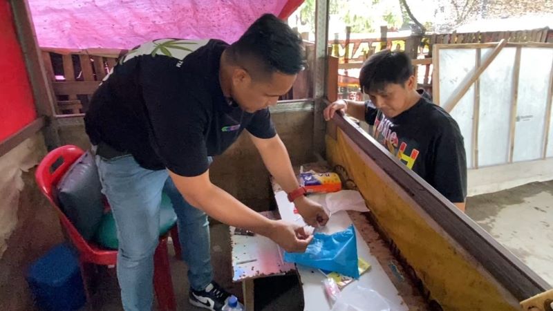 Gerebek Sarang Narkoba di Jermal 15, Polisi Amankan 5 Pria dan Bakar Mesin Judi