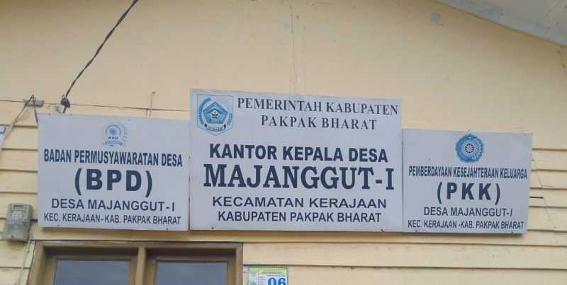 Miris! Bendera Merah Putih Koyak dan Kusam Berkibar di Kantor Desa Majanggut I, Kepala Desa Bungkam Saat Dikonfirmasi