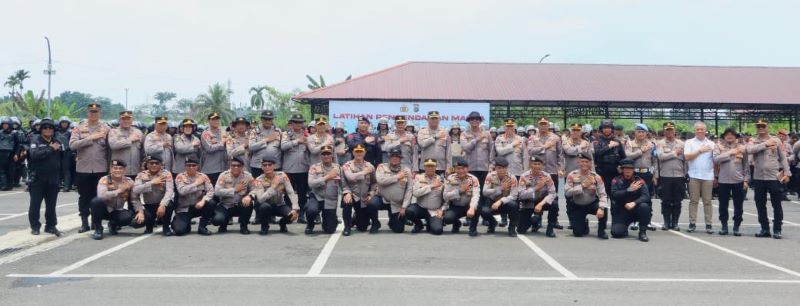 Wakapolda Sumut Pimpin Langsung Latihan Penanganan Unjuk Rasa Humanis di Mapolda Sumut