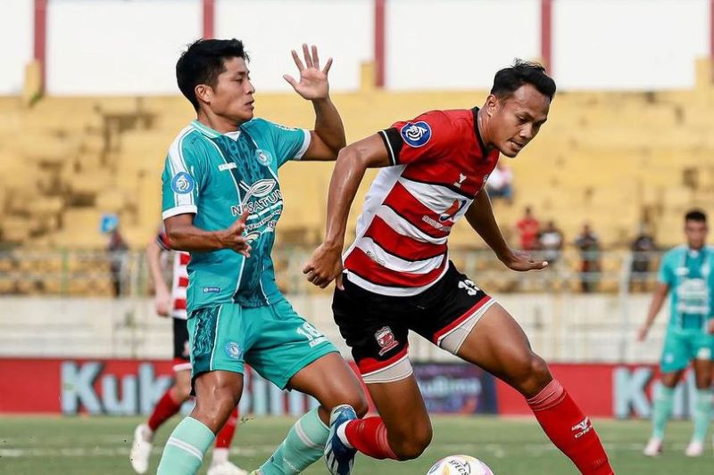 Madura United vs PSBS Biak: Laga Taktikal Berakhir Tanpa Gol, Laskar Sapeh Kerrab Masih Terpuruk di Dasar Klasemen