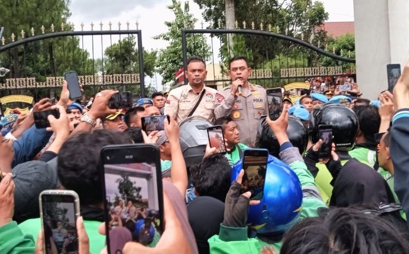 Kapolda Sumut Temui Ratusan Ojol Saat Unjuk Rasa, Ajak Hening Cipta untuk Almarhum Affan Kurniawan