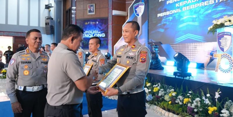 Kasat Lantas Polres Labusel Terima Penghargaan dari Kapolda Sumut, Diakui Berprestasi di Hari Lalu Lintas Bhayangkara ke-70