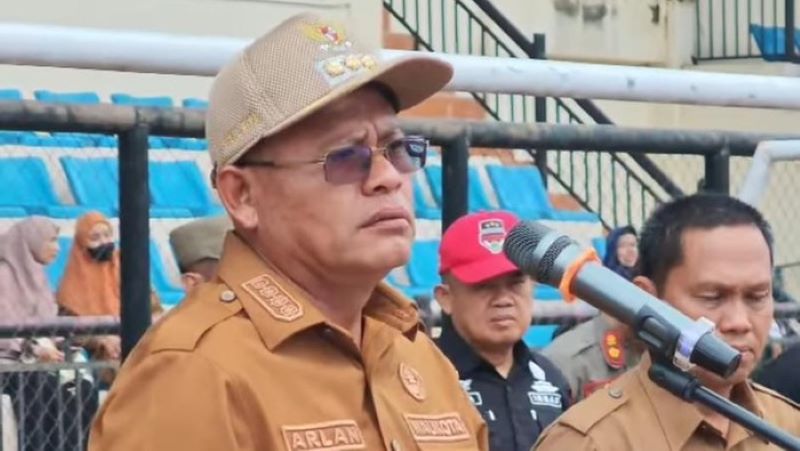 KLIKSUMUT.COM | JAKARTA - Wali Kota Prabumulih, Arlan, secara terbuka menyampaikan permintaan maaf kepada Kepala SMPN 1 Prabumulih,
