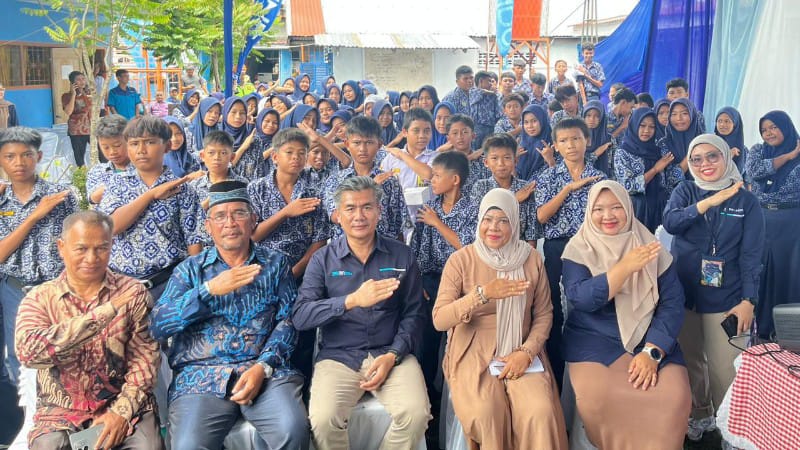 Pelindo Regional 1 Belawan Laksanakan Program “Pelindo Mengajar” di SMP Yaspemda Belawan