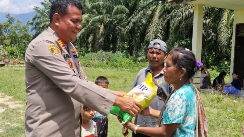 Polsek Mardingding Salurkan Bantuan untuk Korban Kebakaran di Desa Lau Pakam