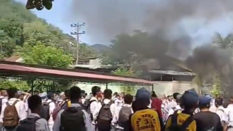 Ratusan Siswa SMKN 3 Sibolga Gelar Unjuk Rasa, Tuntut Fasilitas Sekolah yang Layak