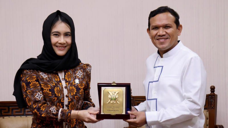 Wagub Aceh Sambut Kedatangan Wamen Kependudukan dan Pembangunan Keluarga