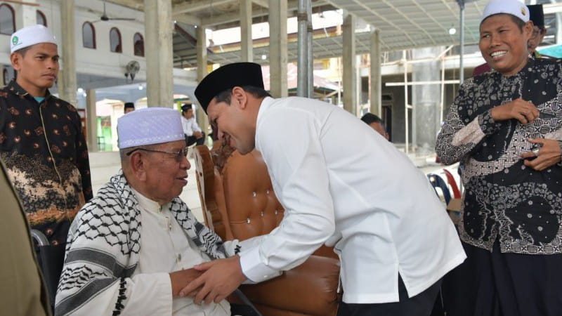 Wagub Aceh Takziah ke Rumah Duka: Semoga Almarhumah Ummi Hj. Ainal Mardhiah Mendapat Tempat Terbaik di Sisi Allah