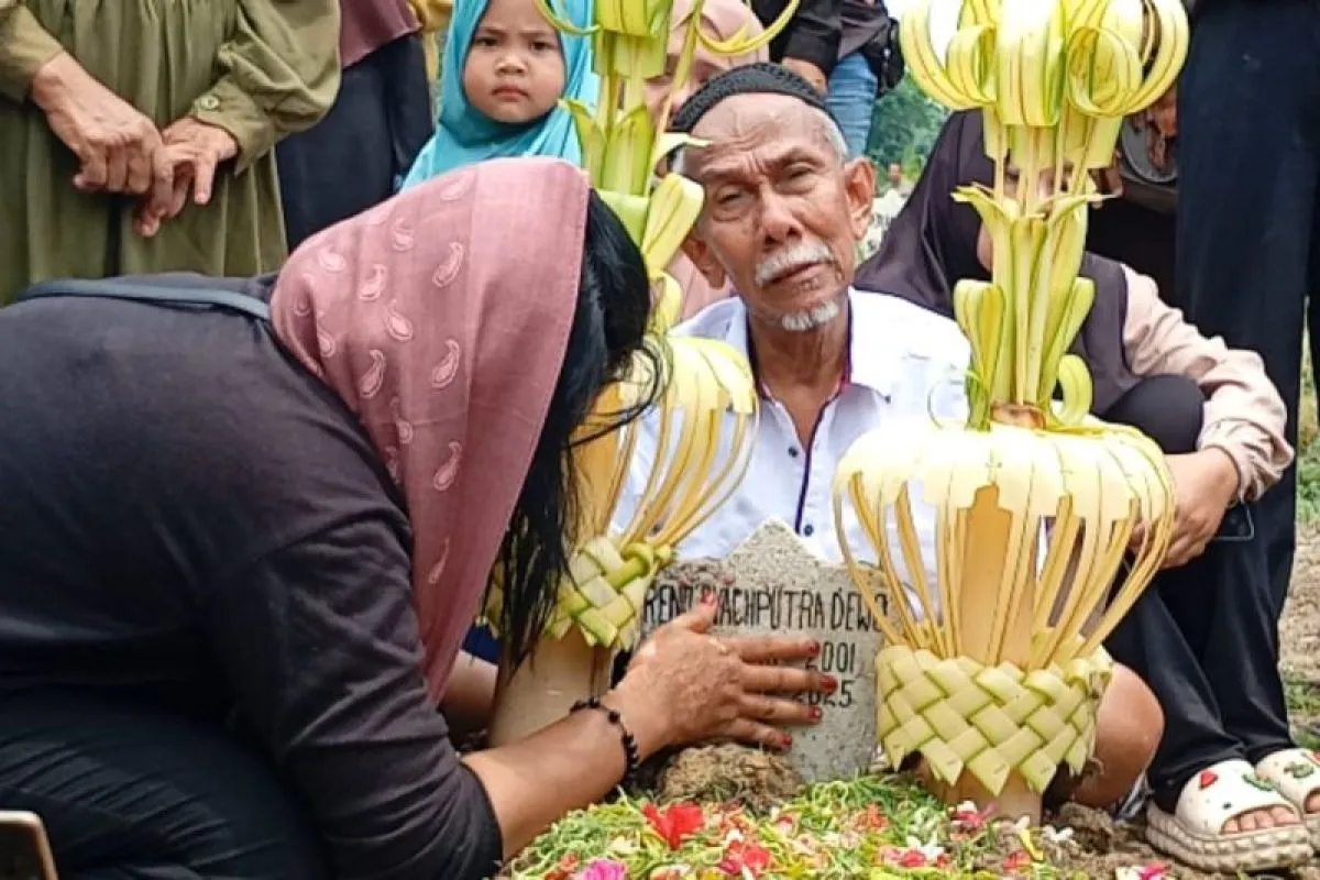 Jenazah Reno Syahputra Dewo yang Hilang Saat Kerusuhan Jakarta 2025 Akhirnya Dimakamkan di Surabaya