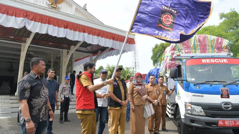 Gubernur Aceh Lepas 10 Truk Bantuan Logistik Bencana