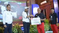 Gubernur Aceh Menangis Kenang Abu Razak pada Malam Anugerah Olahraga