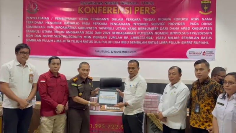 Kejari Taput Terima Uang Pengganti Korupsi Rp1,99 Miliar dari Hendrick Raharjo