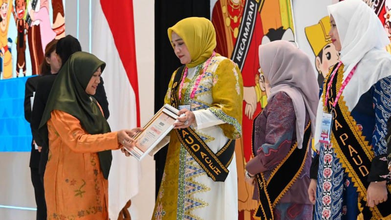 Marlina Muzakir Raih Penghargaan Nasional Bunda PAUD Peduli PAUD Tahun 2025