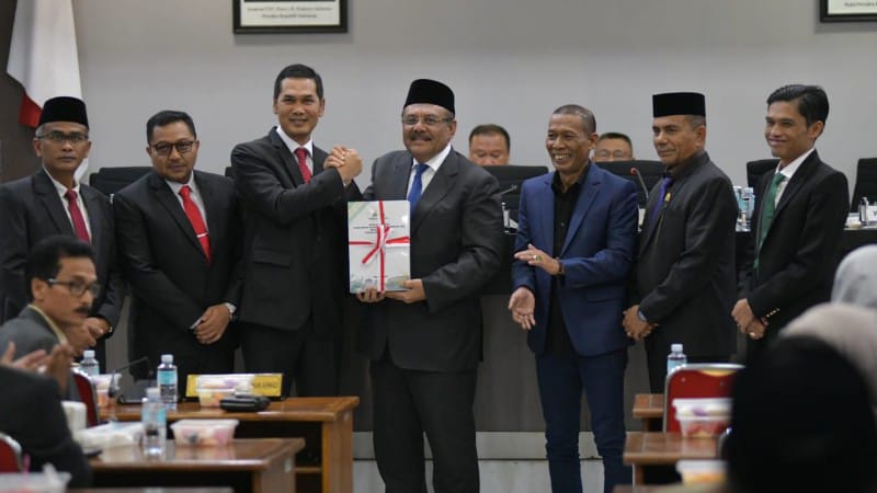 Pemerintah Aceh Sampaikan APBA 2026 ke DPRA