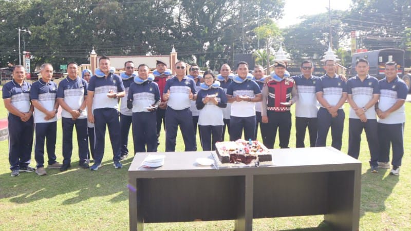 Personel Polres Labuhanbatu Rayakan Ulang Tahun November dengan Kehangatan Kekeluargaan