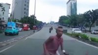 Gangguan Jiwa Viral! Pria di Tanah Abang Pura-Pura Tertabrak Mobil, Ternyata Alami Gangguan Jiwa