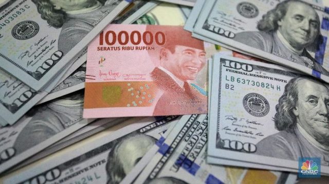 Rupiah Diprediksi Melemah ke Rp16.680 per Dolar AS, Dolar Menguat Usai Sinyal The Fed