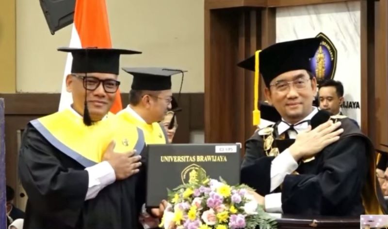 Wakapolda Sultra Brigjen Pol Dr Gidion Arif Setyawan Raih Gelar Doktor di Universitas Brawijaya