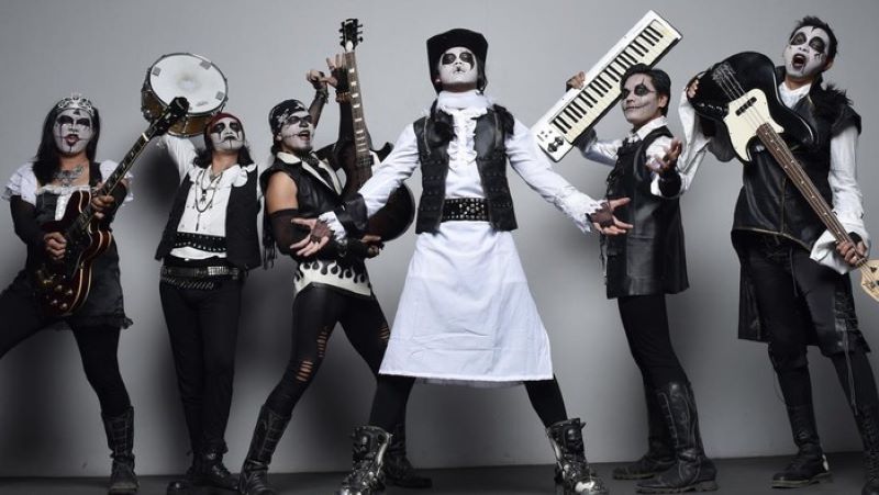 Kuburan Band: Band Nyentrik dari Bandung yang Tetap Eksis dengan Gaya “Horor Kocak”