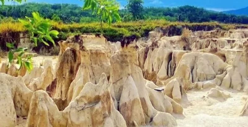 Pesona Batu Kapur Paranginan, Destinasi Wisata Alam Primadona di Gunung Tua Padang Lawas Utara