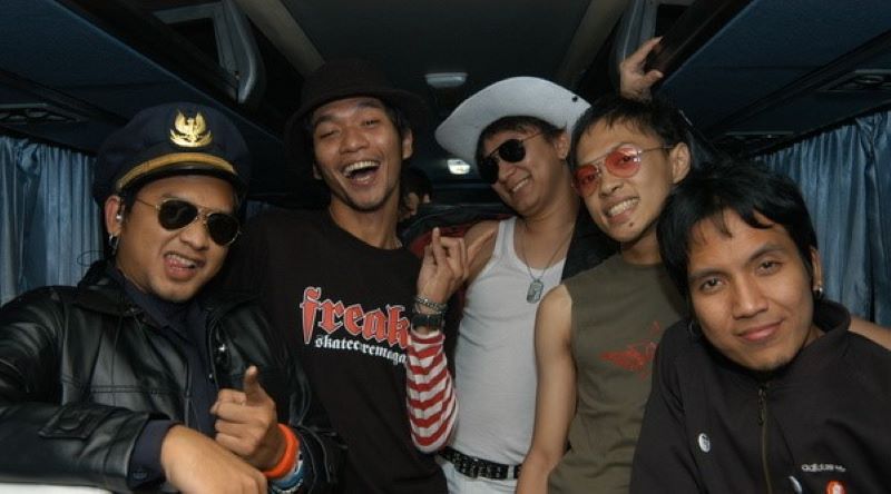 Clubeighties: Jejak Panjang Band Power Pop 80-an Indonesia yang Ikonik dan Tak Lekang Waktu
