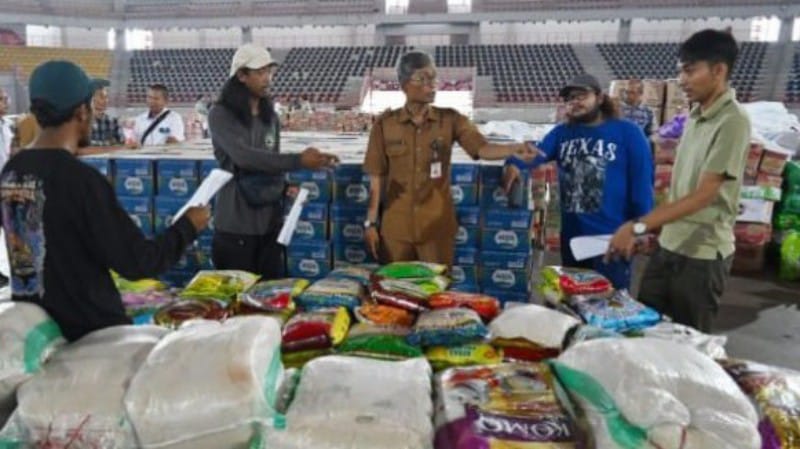 SEGERA KIRIM KE ACEH: BPBD Pemprov Sumut segera mengirimkan bantuan bencana ke Aceh untuk korban banjir dan longsor yang masuk melalui Sumut. (FOTO: Ist)