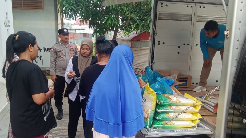 Polsek Batu Ampar Gelar Gerakan Pangan Murah untuk Warga Tanjung Sengkuang