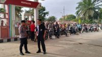 FOTO KLIK_Polsek Panai Tengah Kawal Pendistribusian BBM di SPBU, Antisipasi Kericuhan dan Penyelewengan Polsek Panai Tengah Kawal Pendistribusian BBM di SPBU, Antisipasi Kericuhan dan Penyelewengan