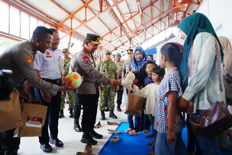 Kapolri Tinjau Kesiapan Pengamanan Natal 2025 dan Tahun Baru 2026 di Stasiun Tawang Semarang