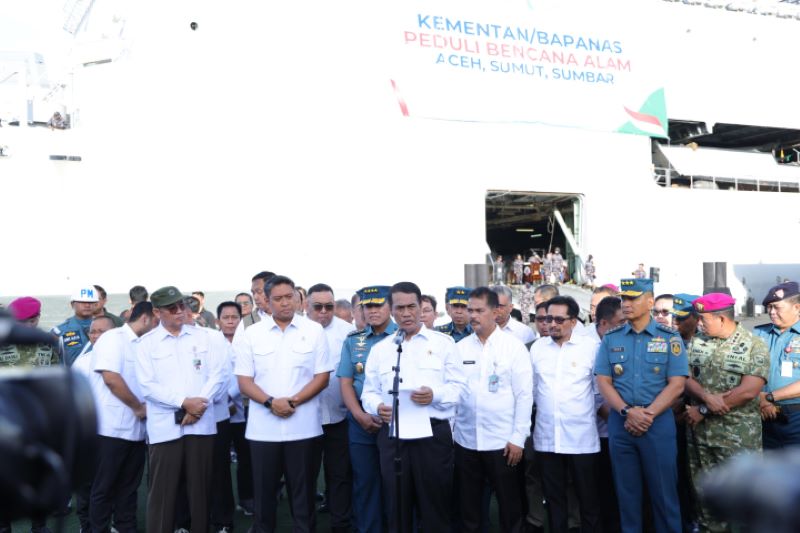 Mentan dan KASAL Lepas Bantuan Kemanusiaan Tahap III ke Aceh, Sumut, dan Sumbar