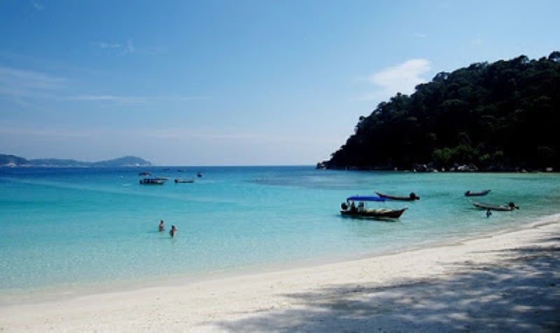 Pesona Kawasan Wisata Pantai Cermin, dengan Pantai Indah dan Water Theme Park Terbesar di Sumatera