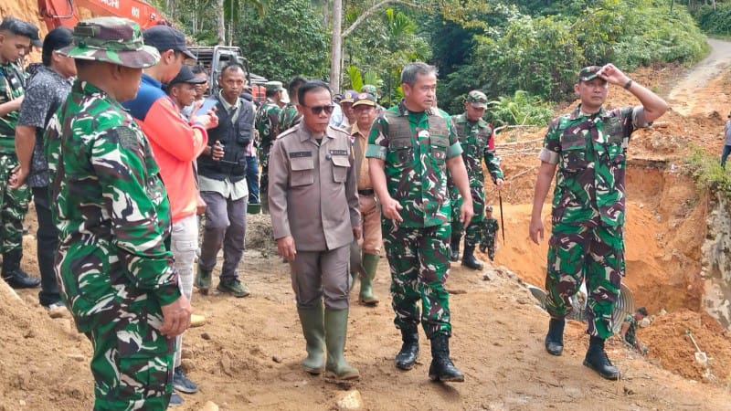 KSAD Maruli Tinjau Pembangunan Jembatan Aramco di Tapteng