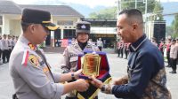 Kapolres Aceh Tengah Beri Penghargaan Personel dan Lepas Purna Bakti