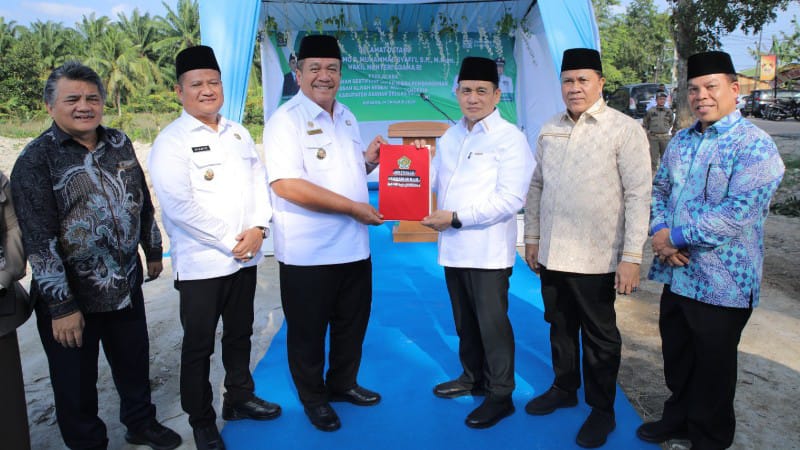 Pemkab Asahan Serahkan Sertifikat Lahan MAN Insan Cendekia Seluas 9,4 Hektare